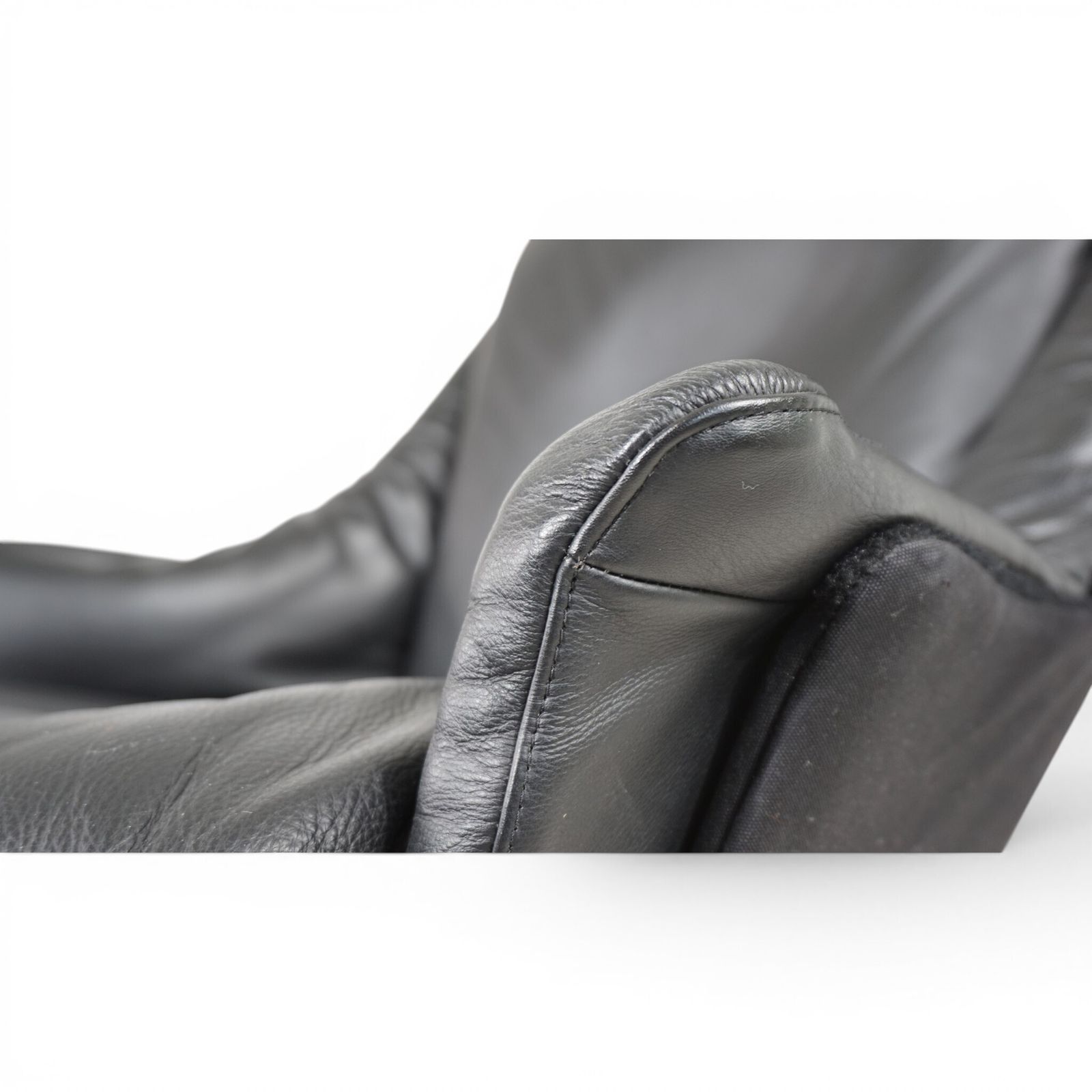 Meubels Poltrona Frau Viking Leather Lounge Chair door Sigurd Ressell, 1970 photo
