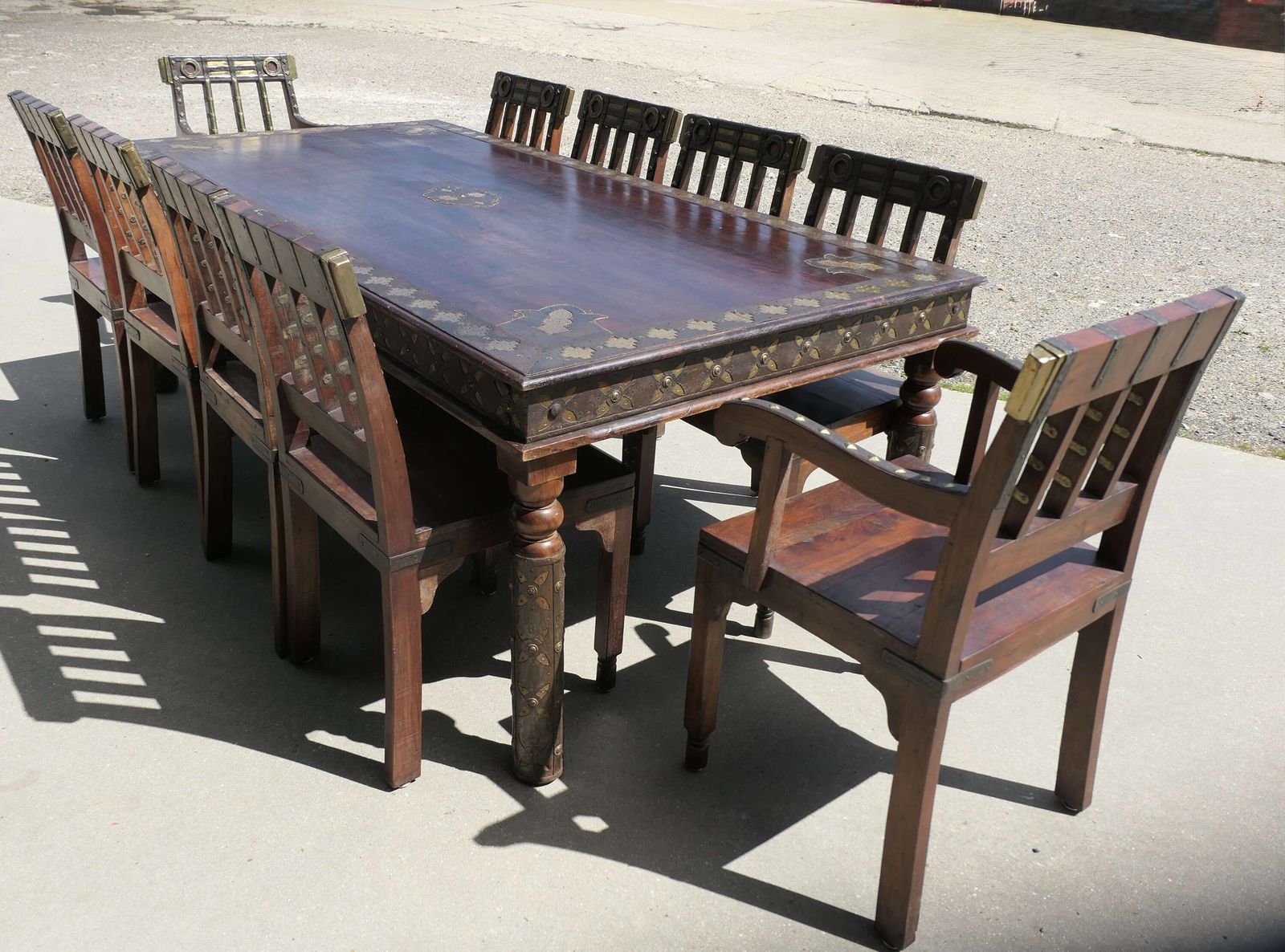 Anglo Indian Raj Table & 10 Chairs, Metal Decoration This Is An Anglo Indian Colonial Se