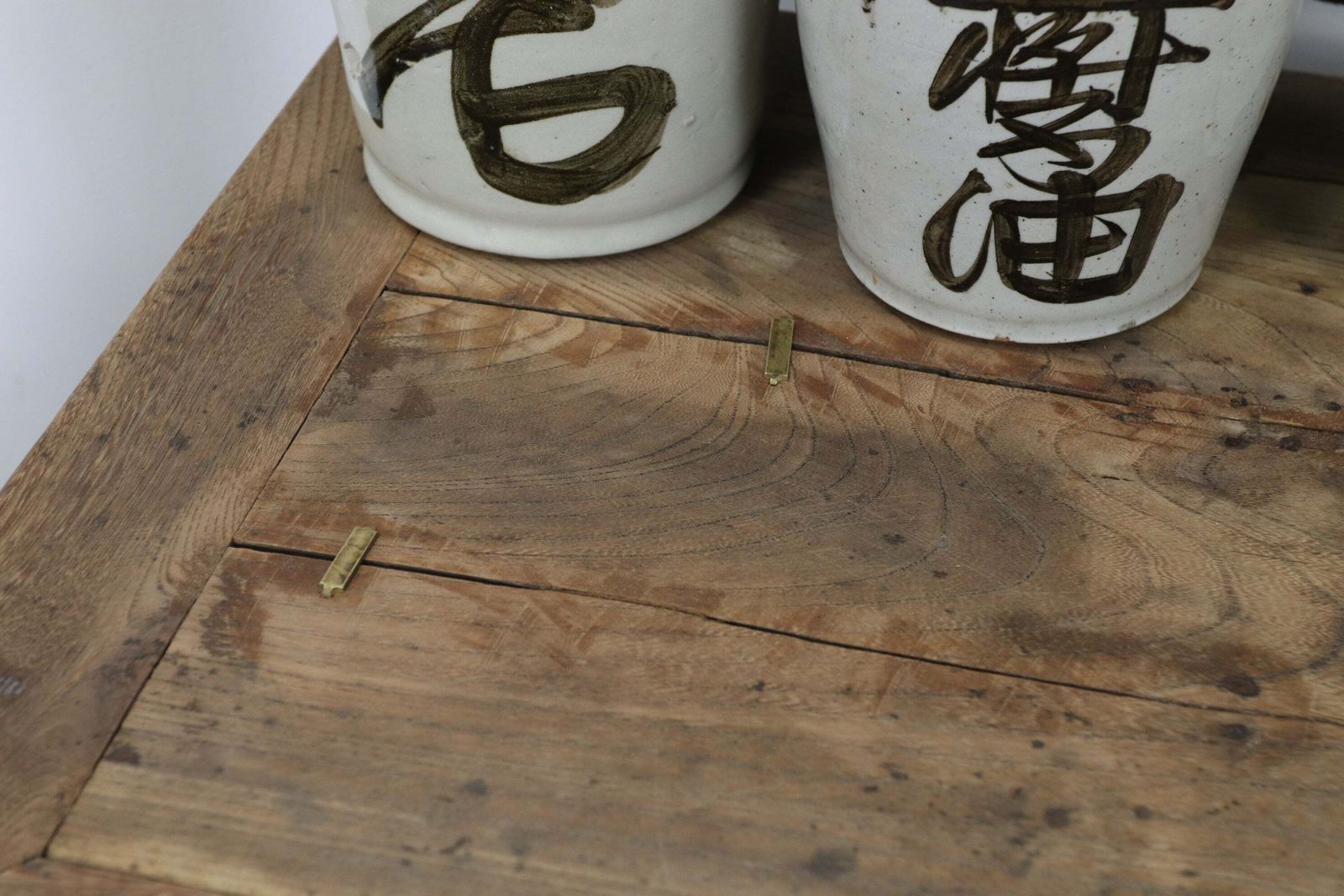 photo vinterior Chinese Qing Dynasty Elm Alter Table With Brass Staples