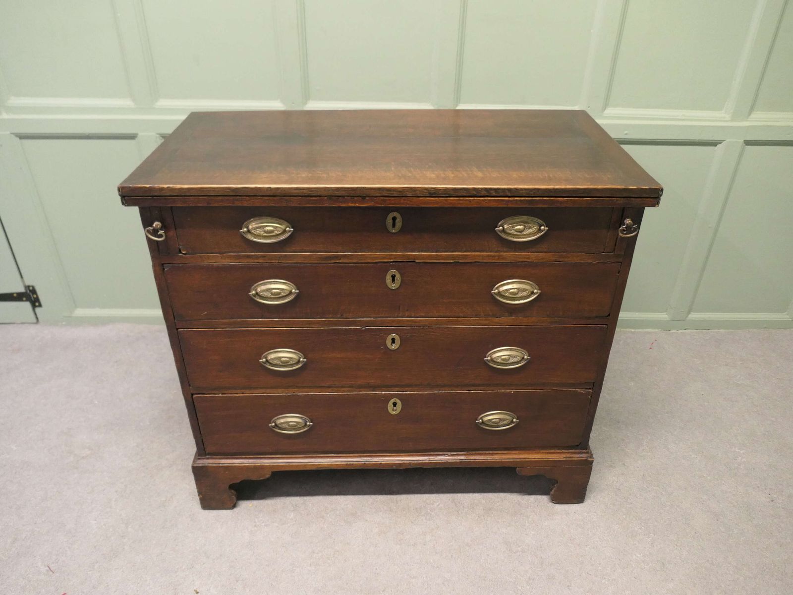 An Attractive Bachelor’s Chest Of Drawers And Supper Table