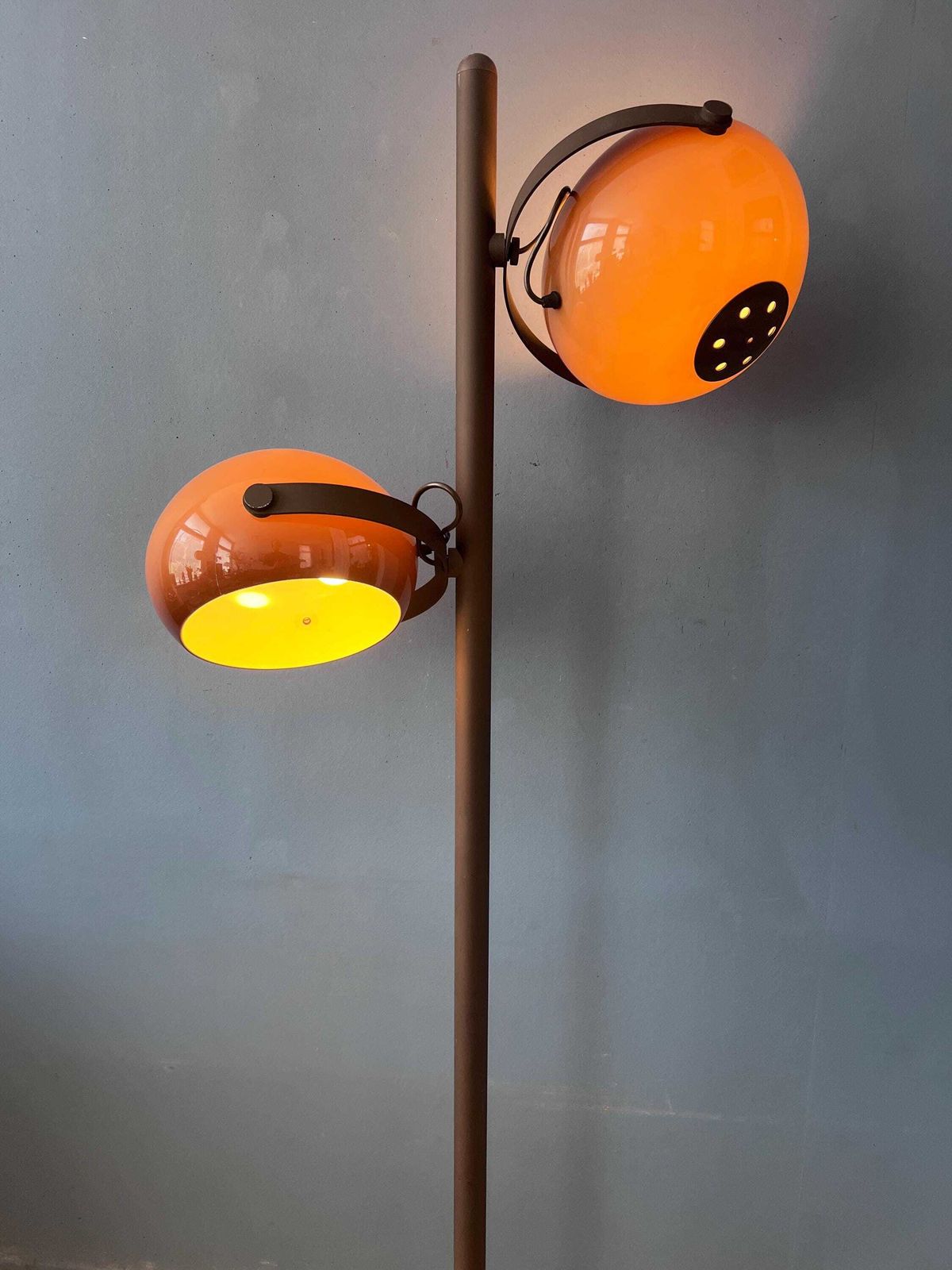 Herda Staande Lamp   Mushroom Vloerlamp   Bruin Mid-Century photo Verlichting