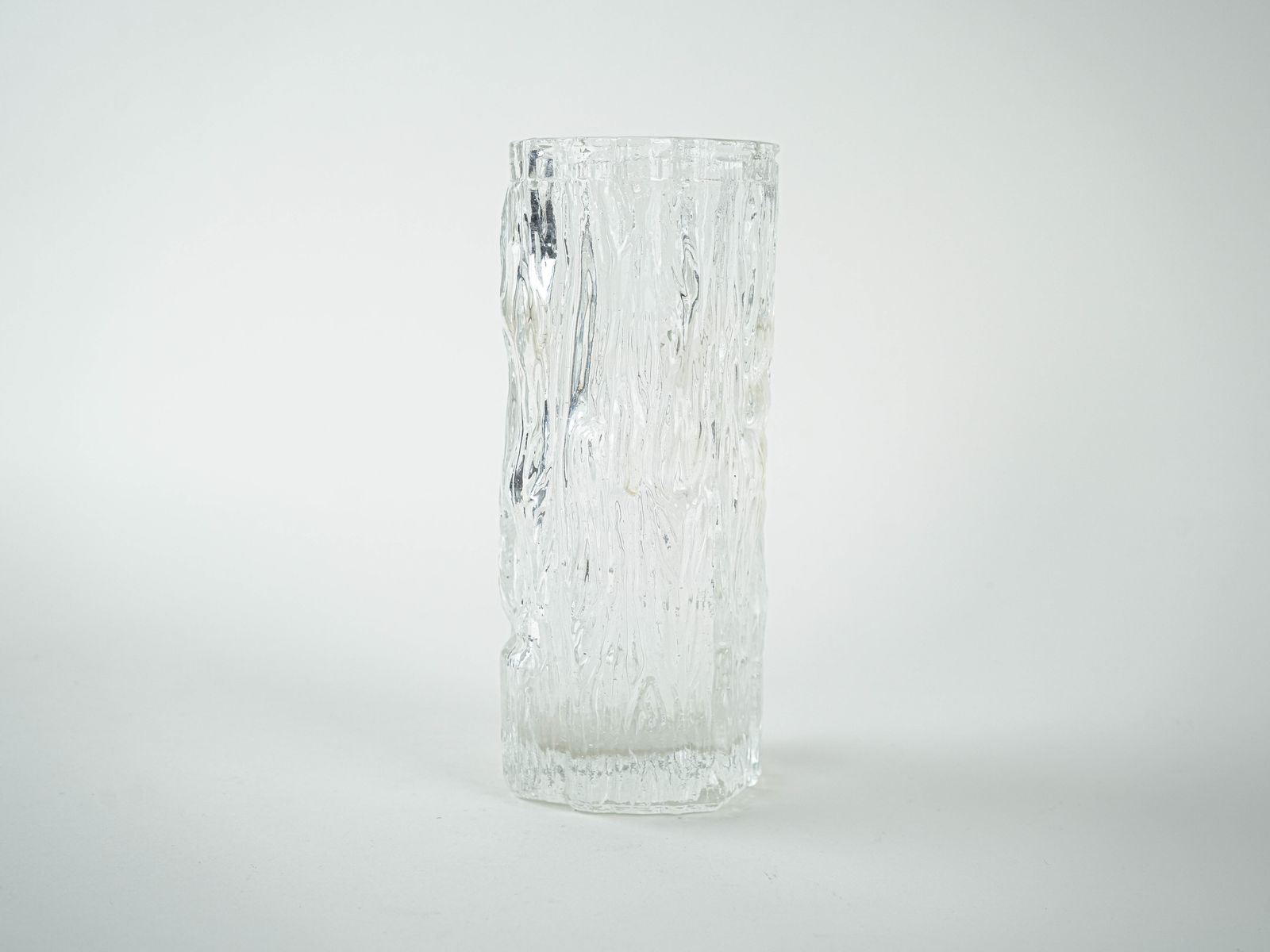 Vase Avena, design finlandais, années 1960, designer : Tapio Wirkkala, fabricant : Iittala photo vinterior