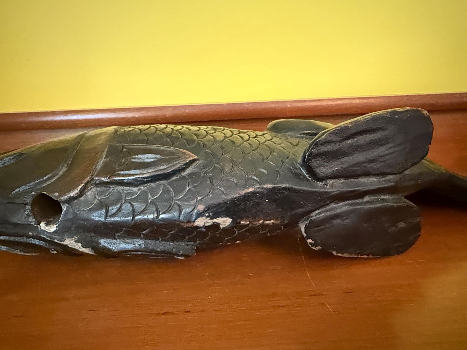 Antieke Japanse Jizai Kagi gesneden houten koi, Meiji-periode haardhaak, Japanse volkskunst karper, geluk en welvaart cadeau, 47 cm photo vinterior