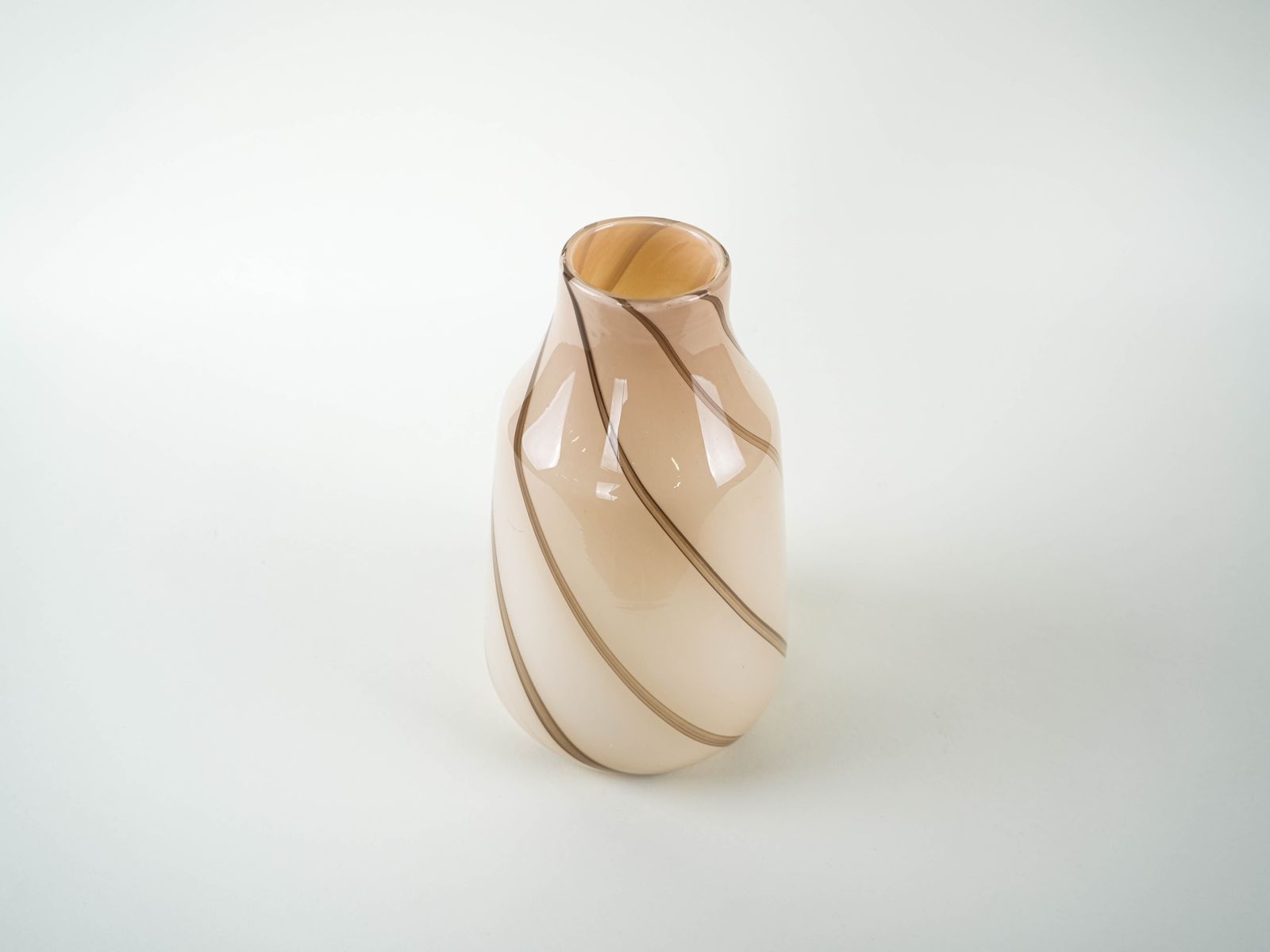 Vase en verre beige, design danois, années 1970, fabriqué au Danemark photo Décoration