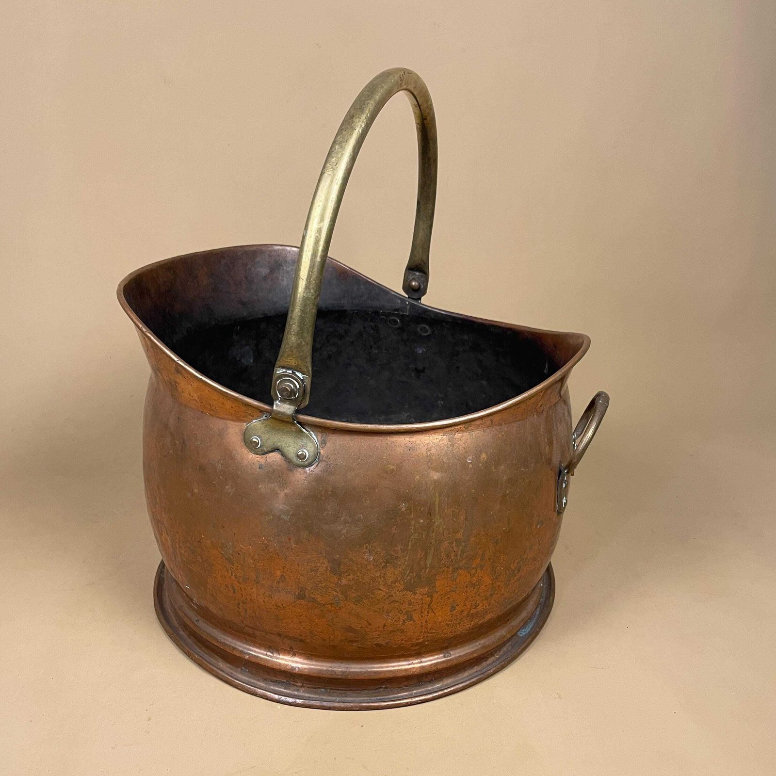 Antique English Metal Copper Coal Bucket Brass Handle Fireside Fire Side Scuttle Copper Helmet Farmhouse Cottage Vintage Fireplace photo Home Fixtures