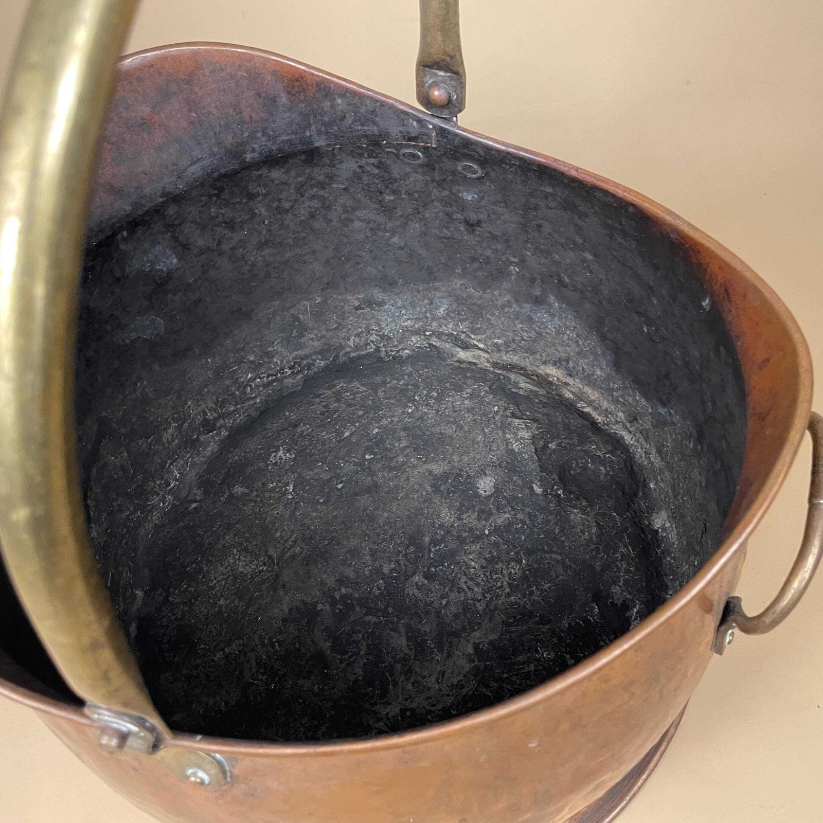 photo furniture Antique English Metal Copper Coal Bucket Brass Handle Fireside Fire Side Scuttle Copper Helmet Farmhouse Cottage Vintage Fireplace