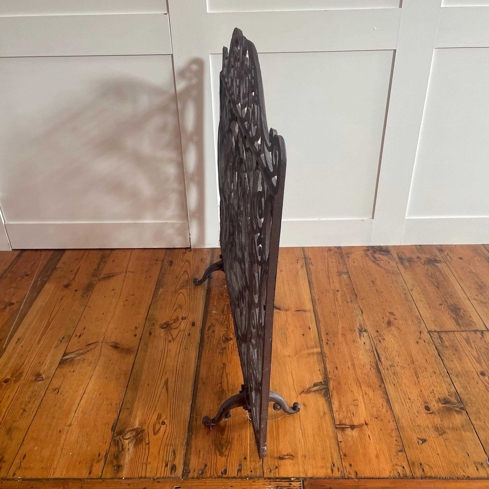 photo furniture Antique Fireguard Fireplace Screen Metal Cast Iron Black Vintage Fire Guard Victorian Ornate Freestanding Patterned Rectangle Heavy Wrought