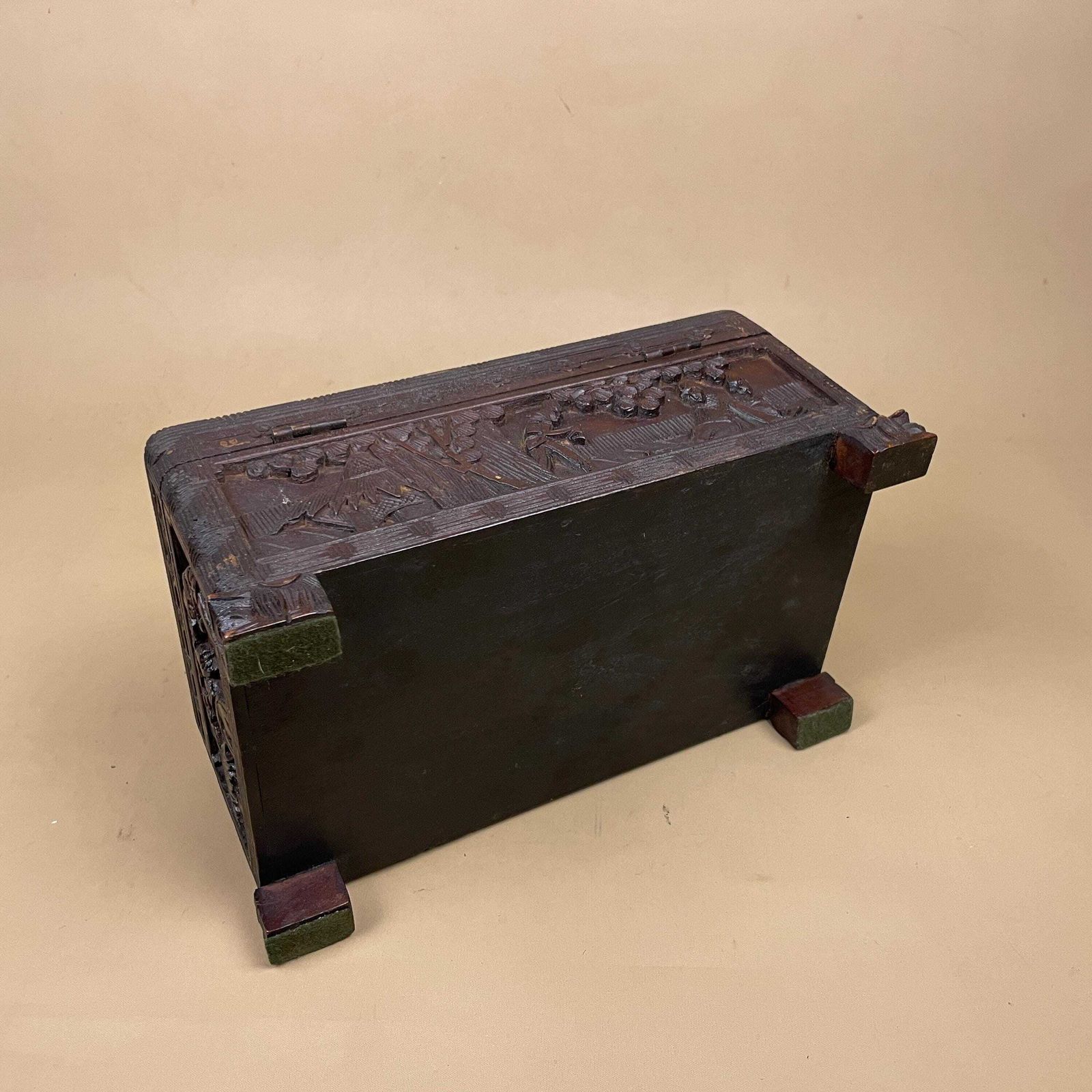 photo vintage Oriental Wooden Box Trinket Jewellery Storage Keepsake Brown Wood Gold Brass Lock And Key Metal Trims Rectangle Antique Carved Pattern
