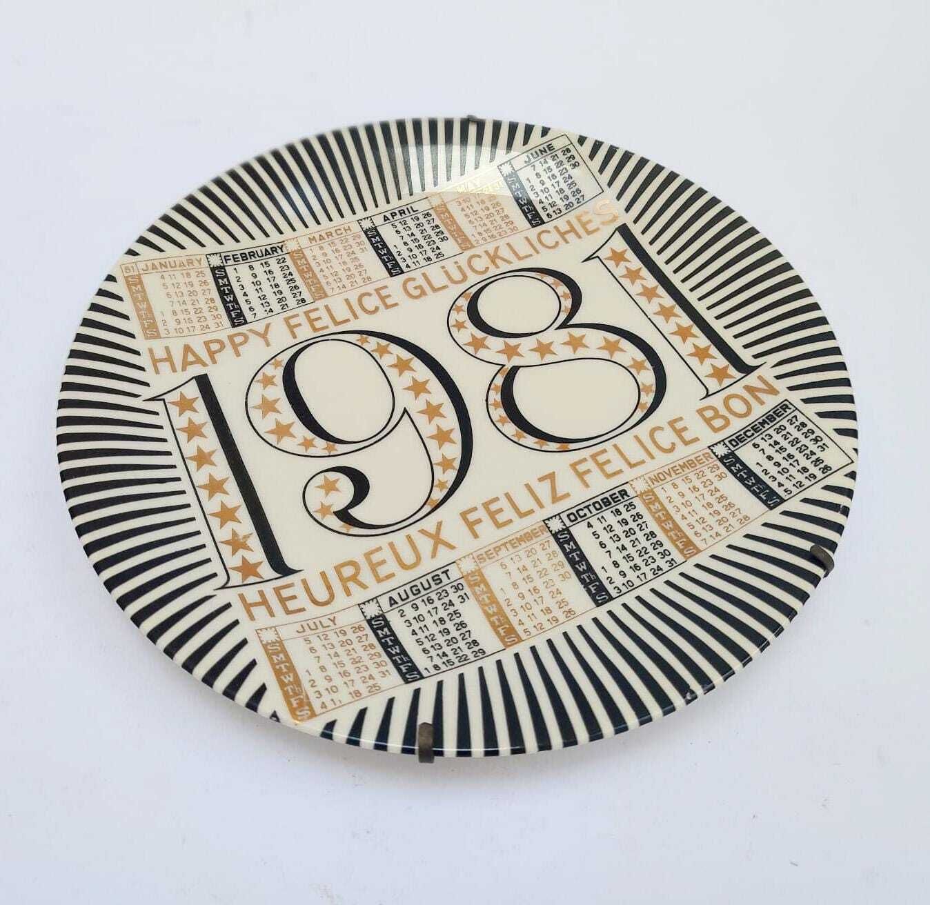Piero Fornasetti Milano 1981 Vintage Zwart-Gouden Keramisch Kalenderbord photo furniture