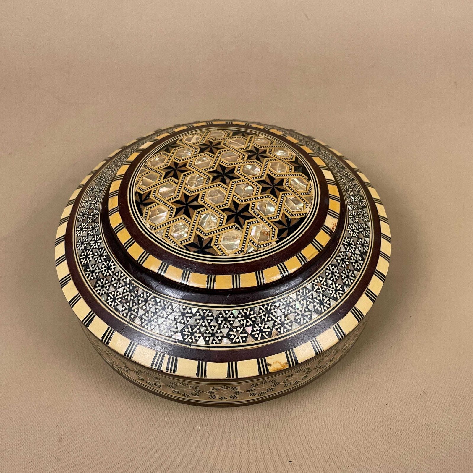 Middle Eastern Box Wooden Inlay Mosaic Pattern Trinket Jewellery Round Medium Keepsake Storage Lid Lidded Circle Marquetry Antique photo Home Decor