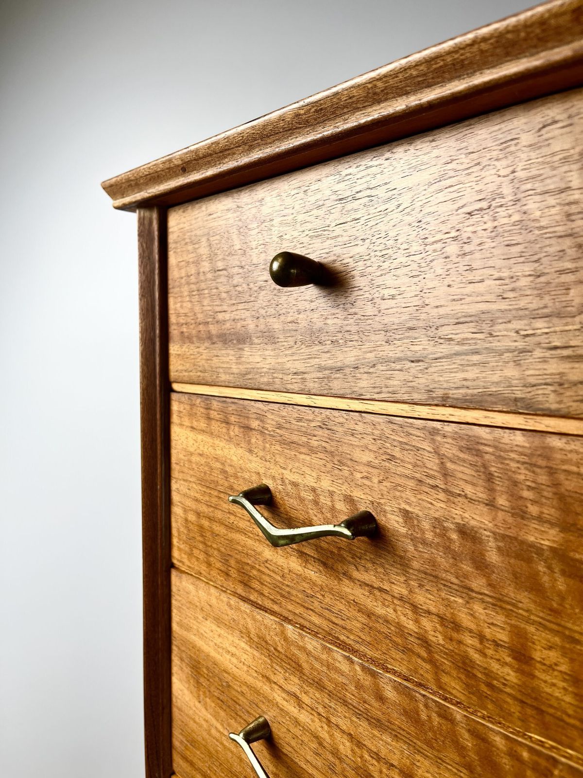 photo vintage Alfred Cox Chest Of Drawers In French Walnut British 1950s