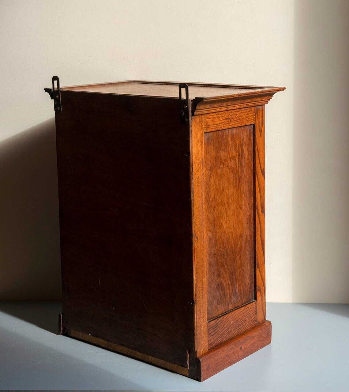 Antieke Eiken Wandkast – Glazen Deur Met Slot – Arts And Crafts Vitrinekast Voor Badkamer Of Display photo Meubels