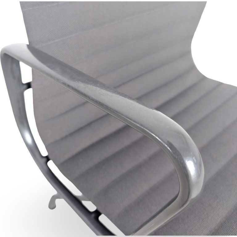 Meubels Vitra EA 107 bureaustoel – Vitra Charles Ray Eames Hopsak donkergrijs photo