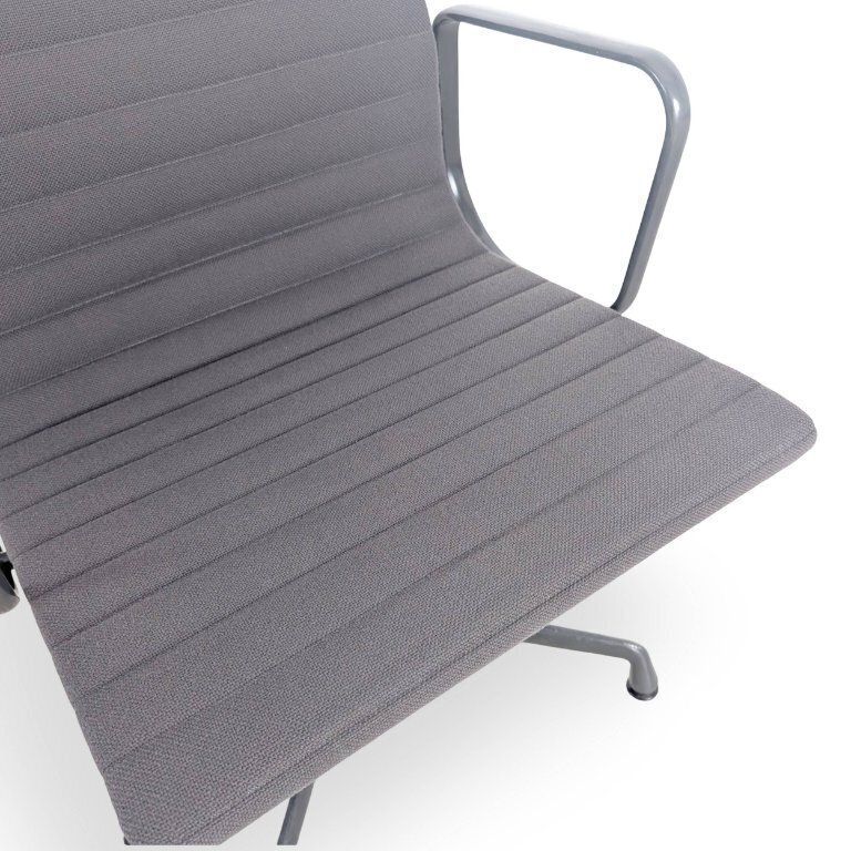1049.0 Vitra Ea 107 Bureaustoel – Vitra Charles Ray Eames Hopsak Donkergrijs photo