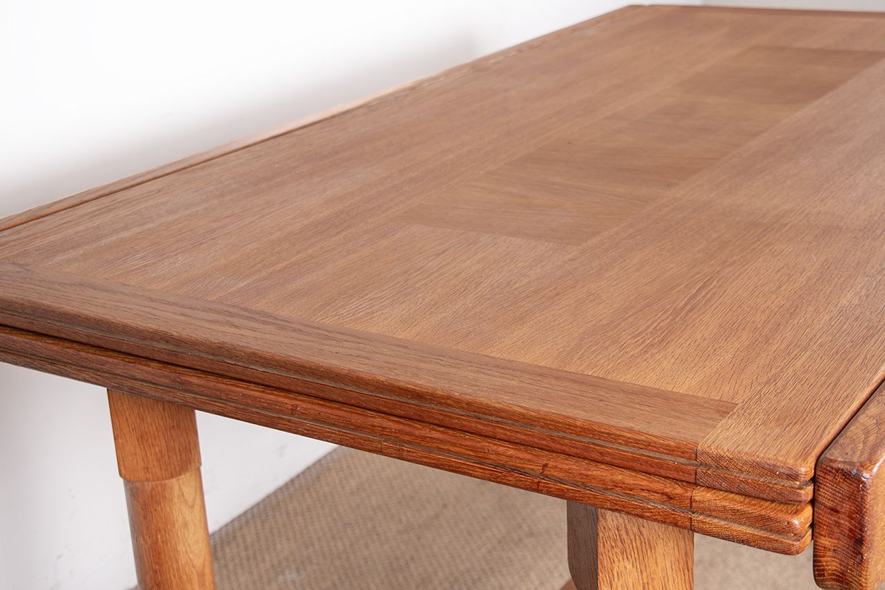 photo furniture Grande table à manger extensible, 320 cm, en chêne, par Guillerme et Chambron pour Votre Maison, 1960.