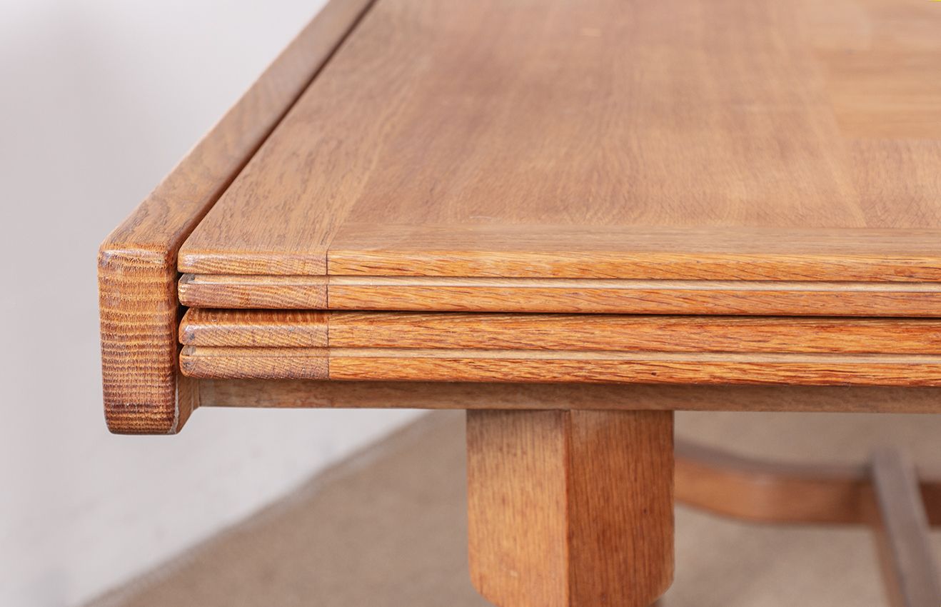 photo buy Grande table à manger extensible, 320 cm, en chêne, par Guillerme et Chambron pour Votre Maison, 1960.