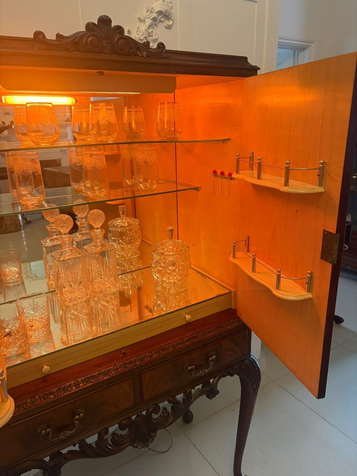 3445.0 Antique Figured Mahogany Illuminated Cocktail Drinks Cabinet On Stand photo