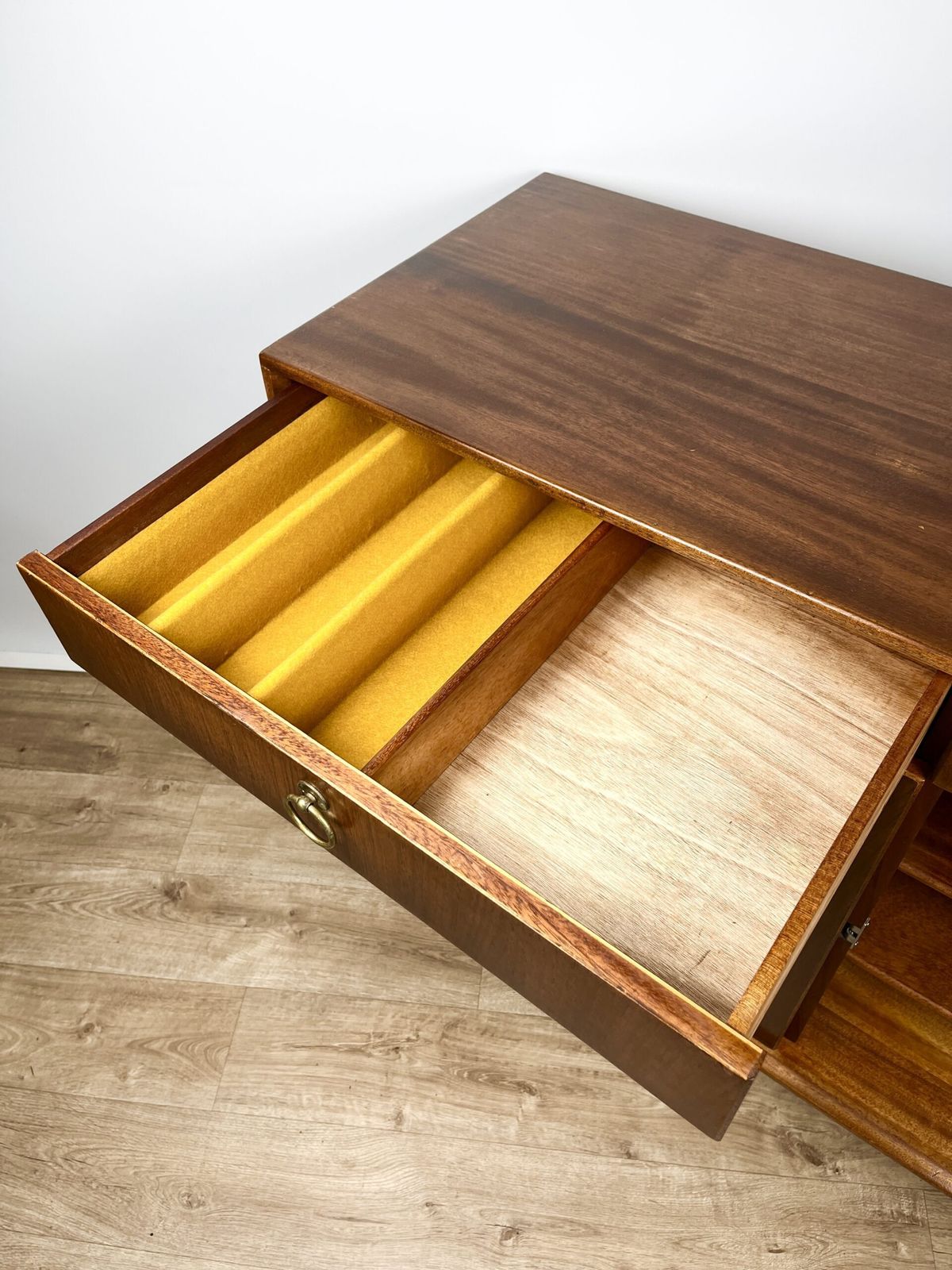 photo vinterior Gordon Russell For Heal’s Mahogany Sideboard, British 1950s