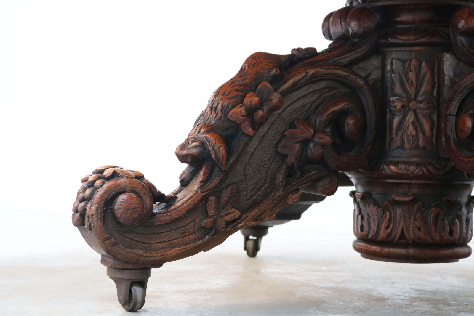 photo for sale Table à manger ovale de chasse d'époque, chêne, style Forêt-Noire, XIXe siècle