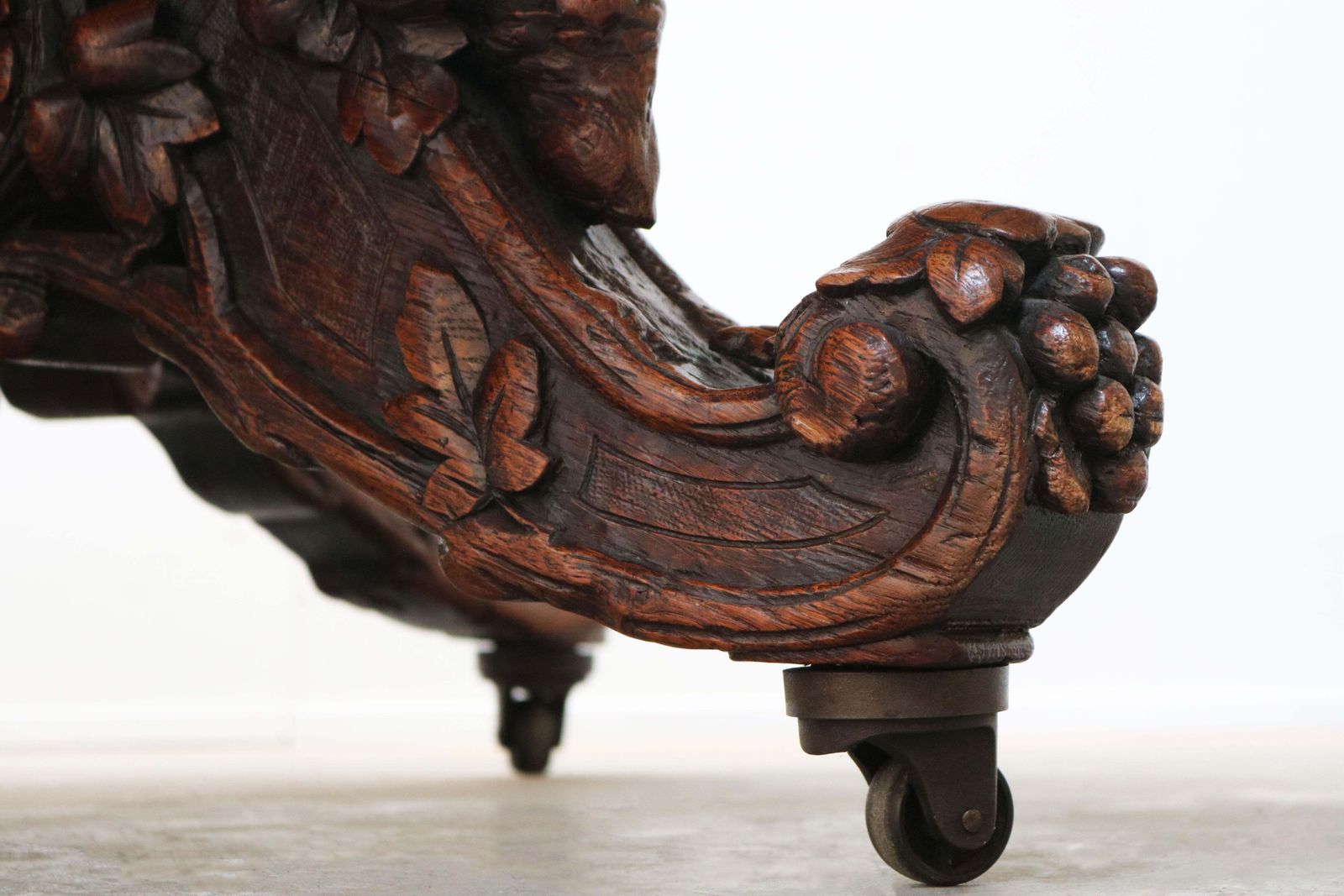 photo buy 19th Century French Antique Oak Oval Dining Hunt Table Black Forest Hunt Trophy