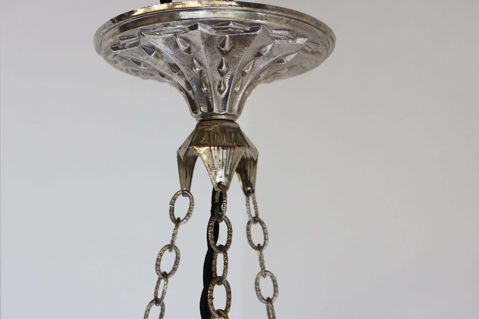 Antiek Frans art deco hanglamp / kroonluchter van David Gueron Degue, wit glas photo 1270.0