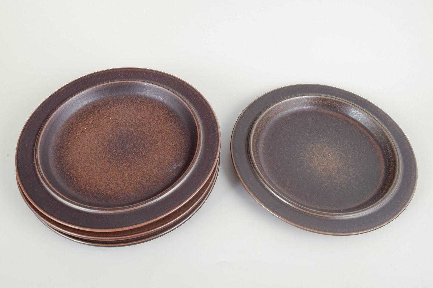 Ulla Procopé voor Arabia. Vier keramieken dinerborden. "Ruska" serie. jaren 1960/70 photo furniture