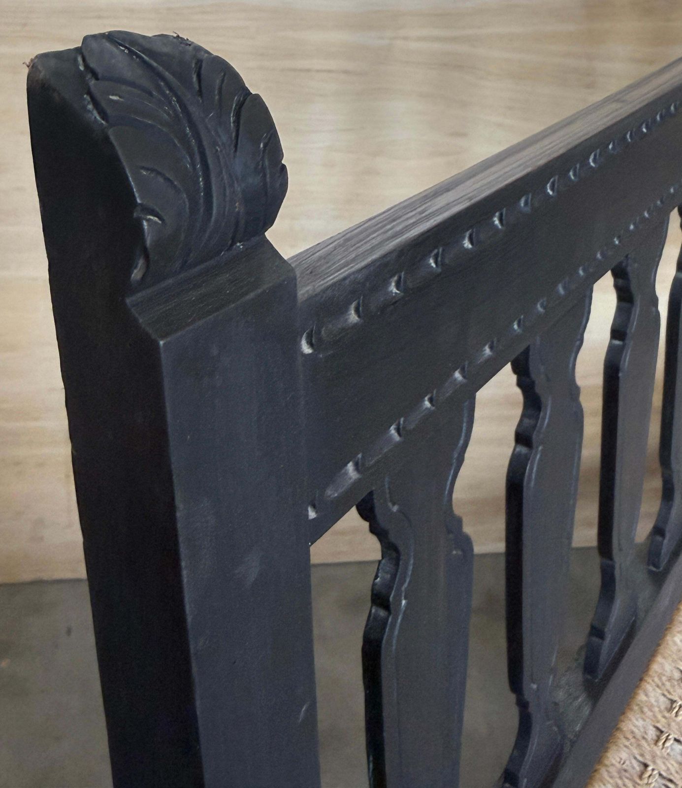 Banc espagnol en bois avec accoudoirs et assise tissée à la main photo 2180.0