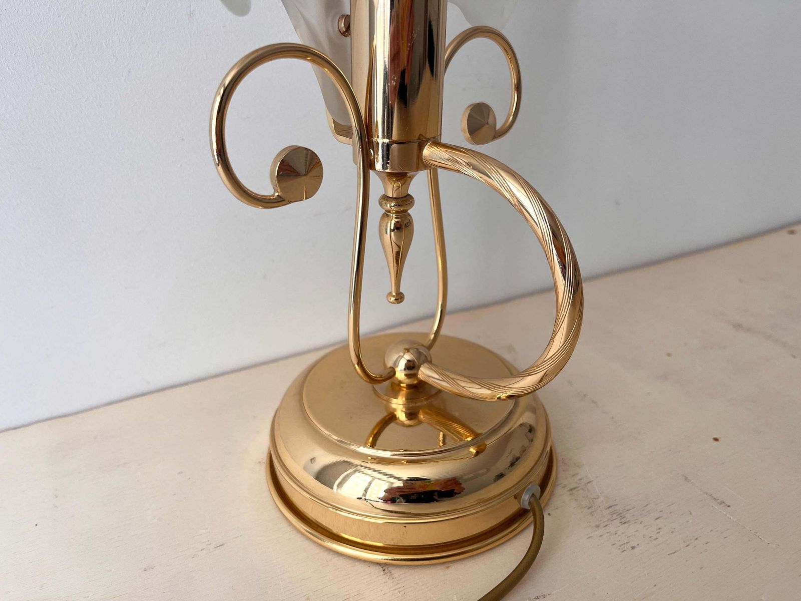 216.0 Vintage Glass Shell Desk Lamp, Midcentury Italian Lighting photo
