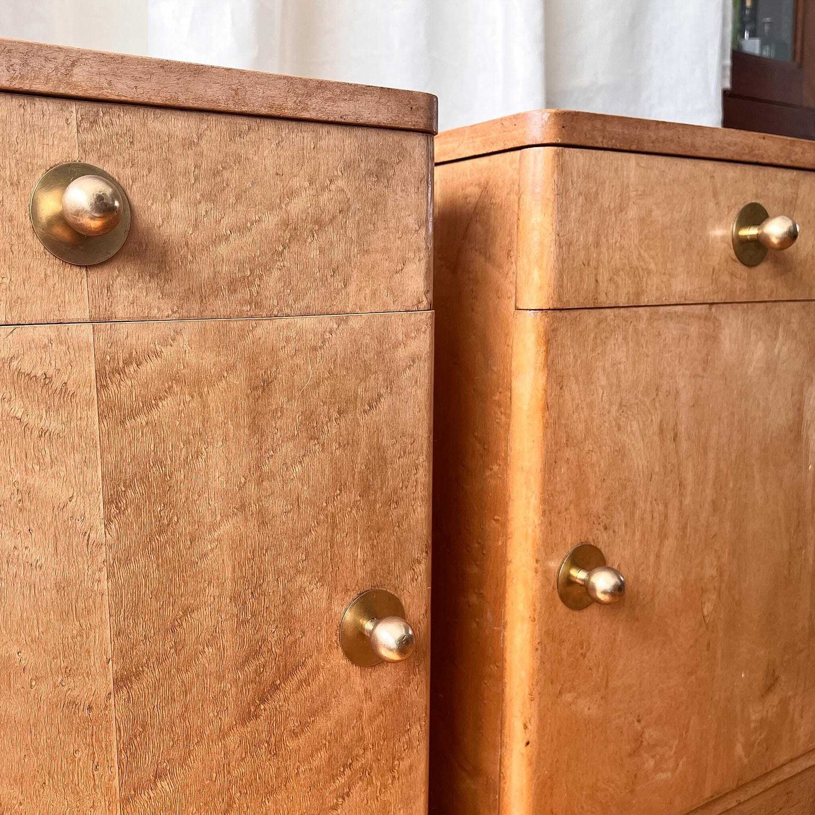 A Pair Of Art Deco Birds Eye Bedside Cabinets photo vinterior