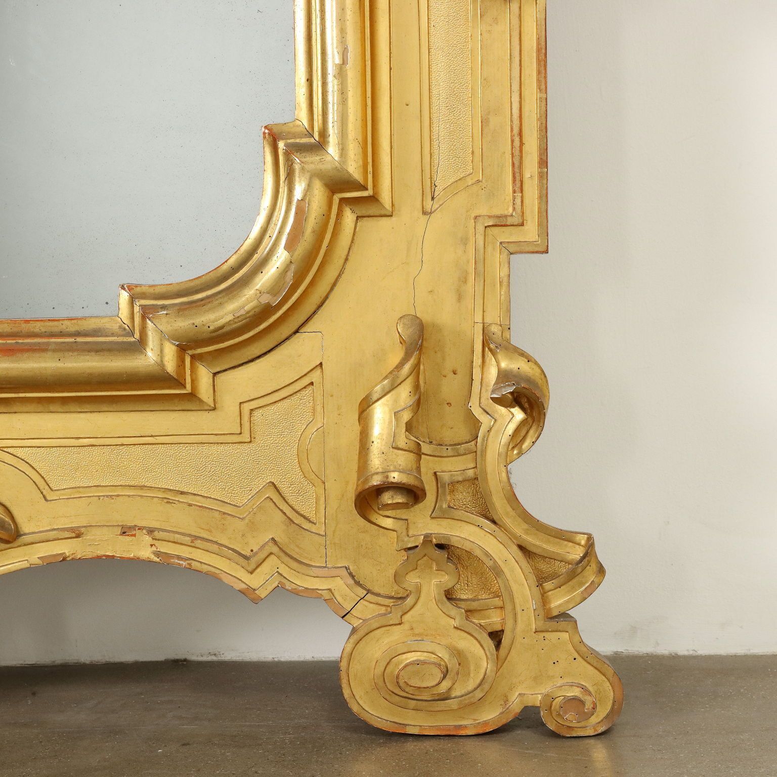 photo furniture Grand miroir d'époque Umbertino en pin suisse, Italie, XIXe siècle