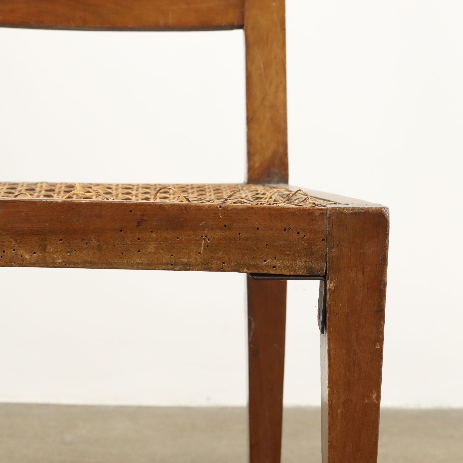Chaises d'époque Directoire en noyer, paille de Vienne, à restaurer, XVIIIe siècle photo 340.0