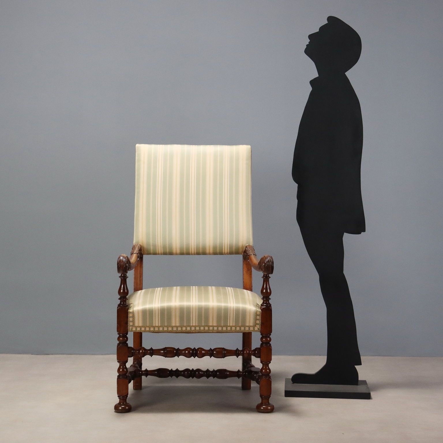 Barokke hoge stoel walnoot snijwerk Italië XVII XVIII eeuw photo furniture