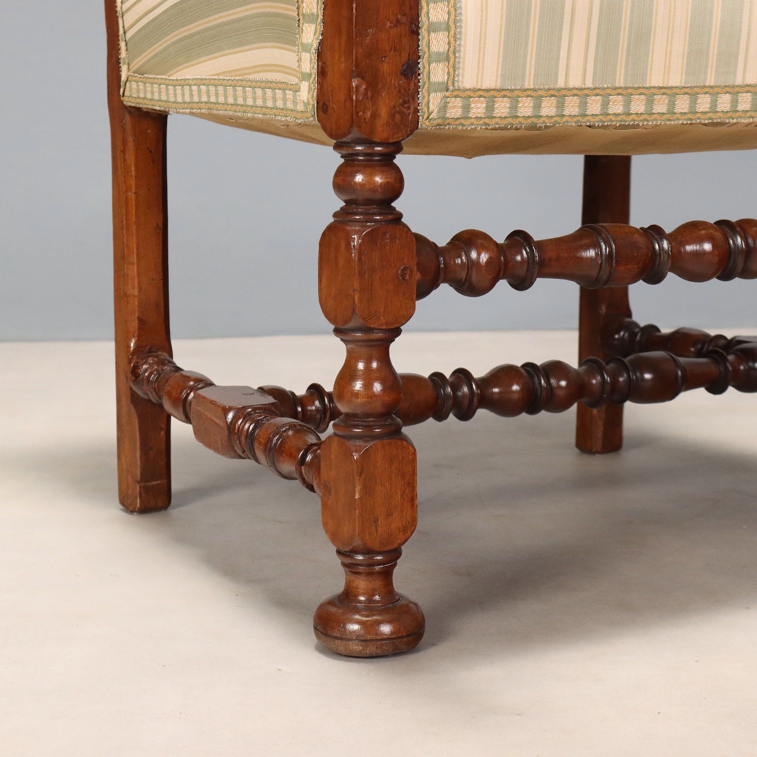 Baroque High Chair Walnut Carvings Italy XVII XVIII Century photo vinterior
