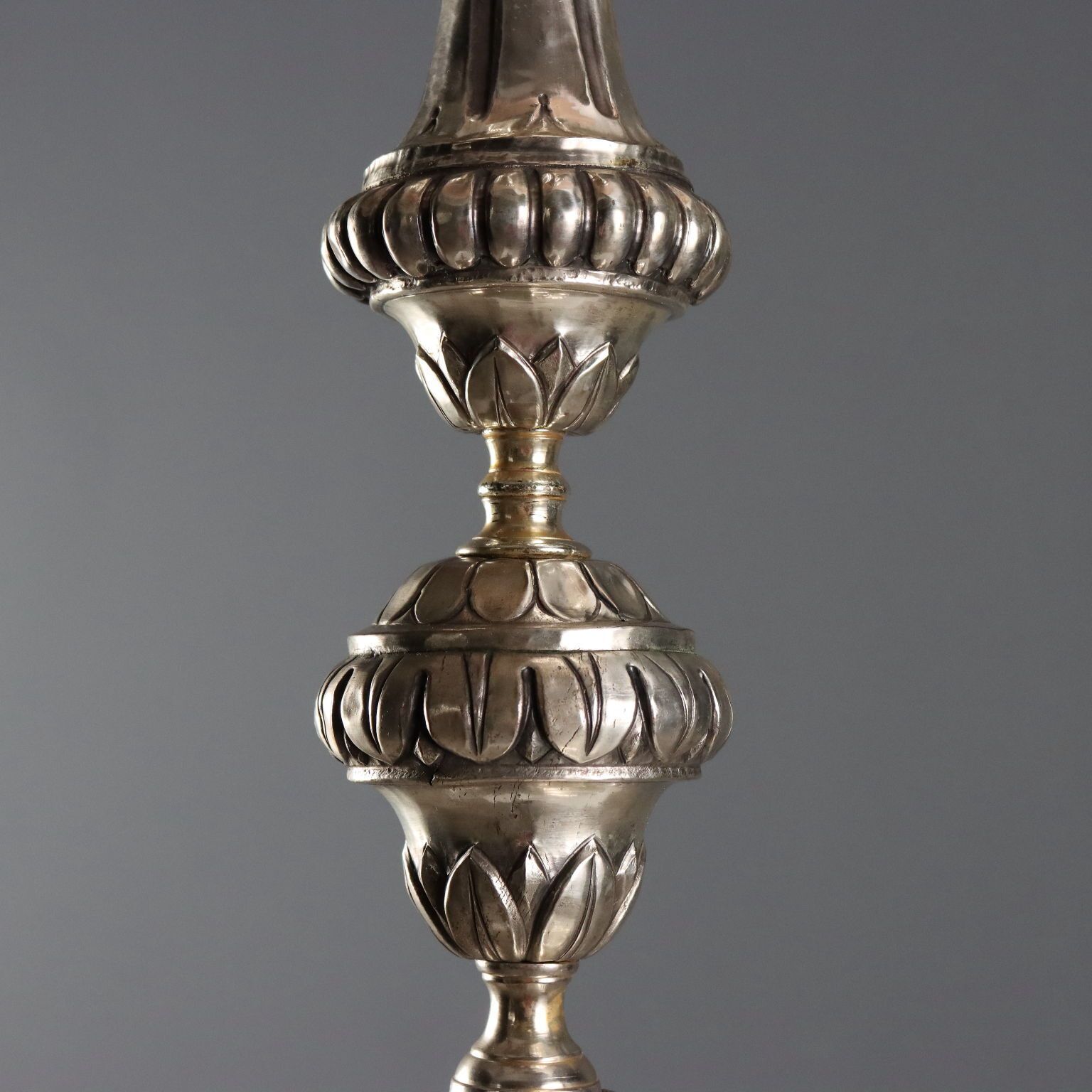 Candélabre de style baroque en métal et tissu, XXe siècle photo 640.0