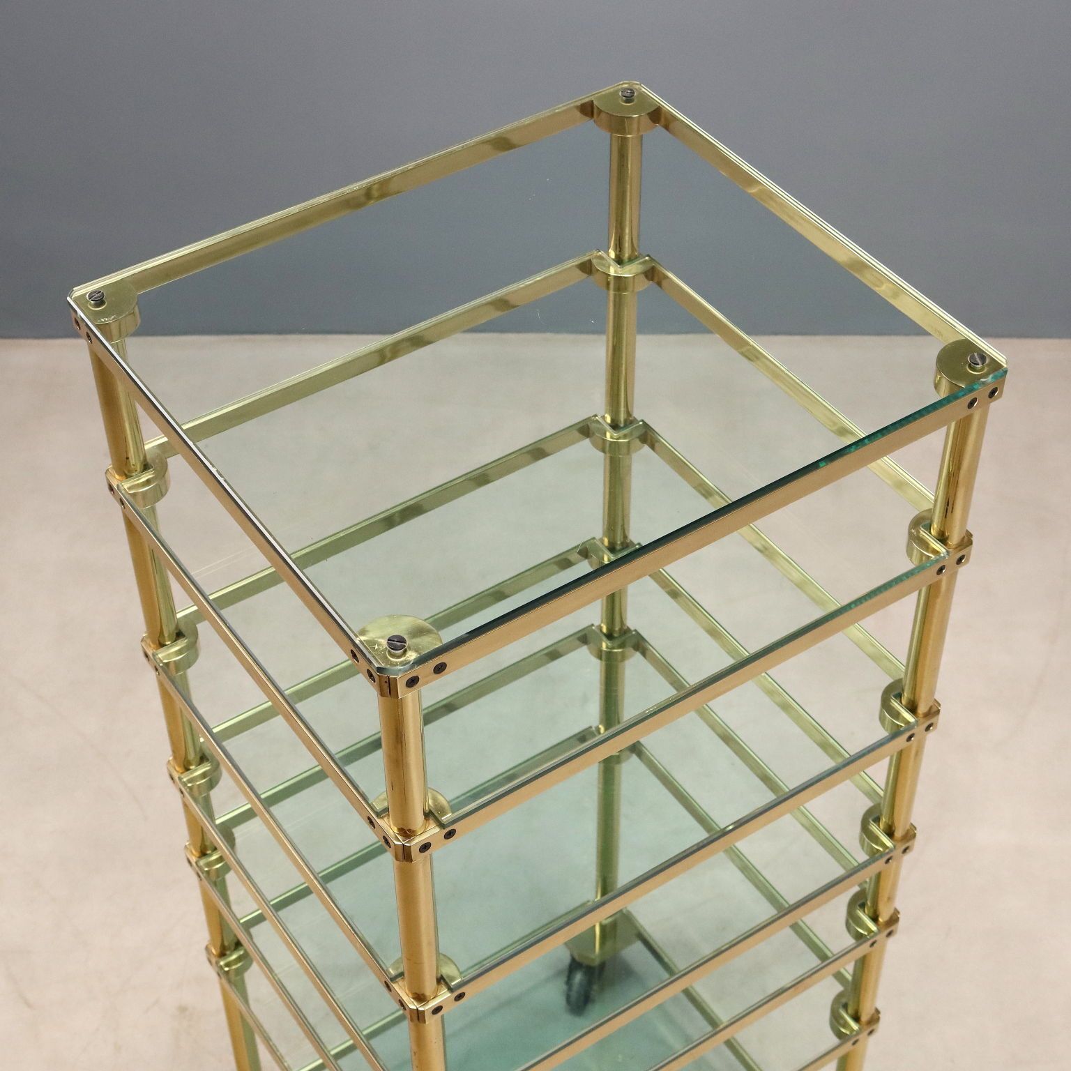 Vintage vitrinekast, metaal, glas en messing, Italiaans design, jaren 1980 photo vintage