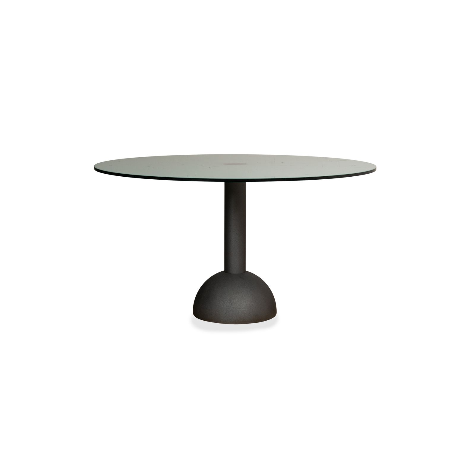 photo furniture Table à manger Poltrona Frau en verre gris, 130 x 130 x 73 cm