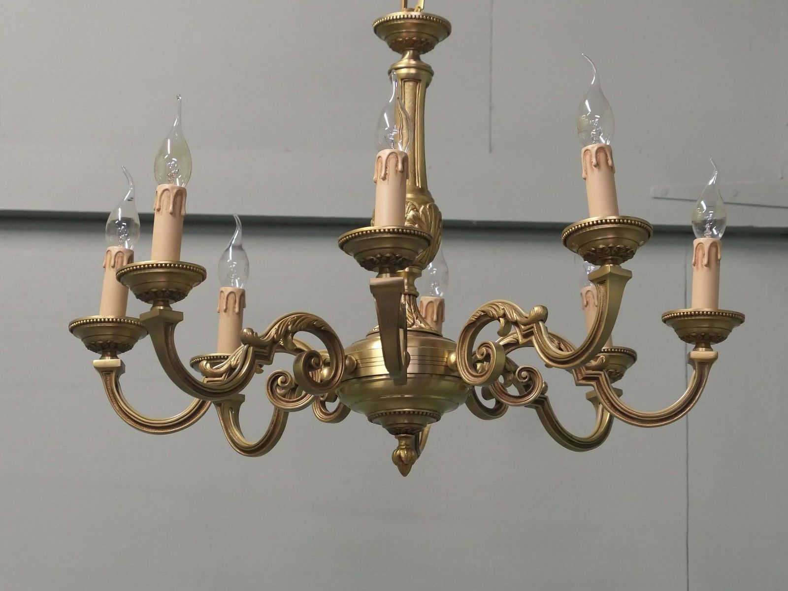 Large French Gilded Brass Chandelier This Is A Very Good Quality Piece, It Has 8 Arms. photo vinterior
