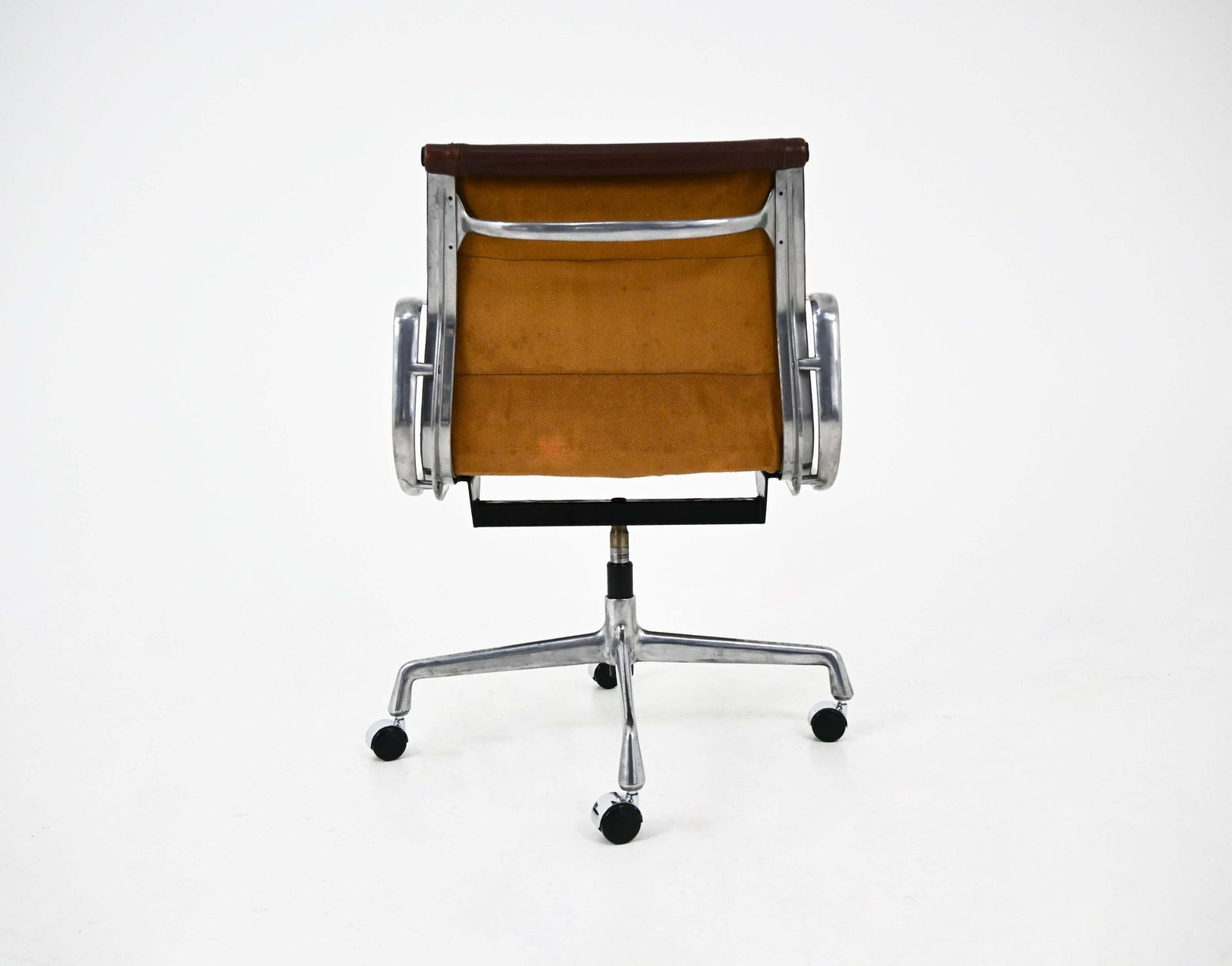 Soft Pad Chair By Charles & Ray Eames For Herman Miller, 1970s photo vinterior