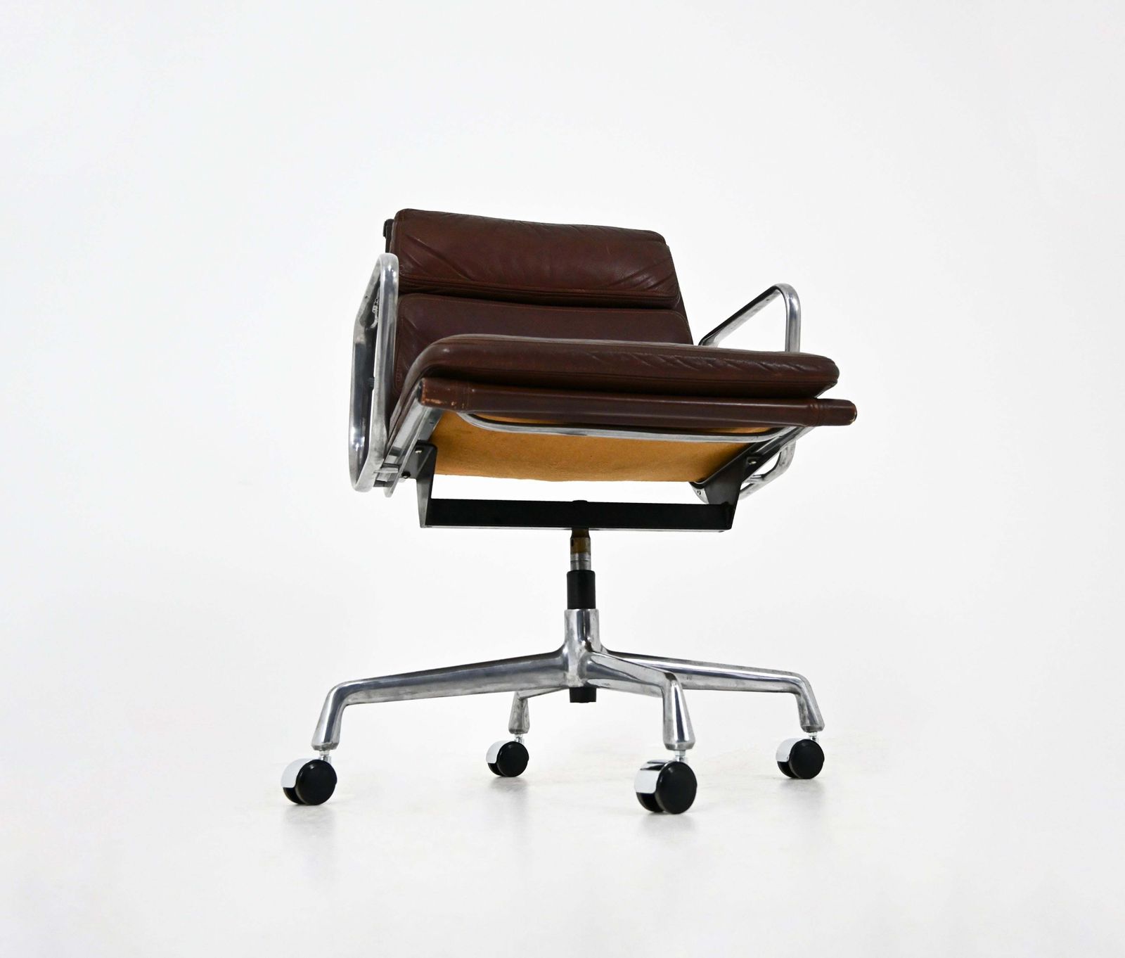 photo furniture Soft Pad Chair By Charles & Ray Eames For Herman Miller, 1970s