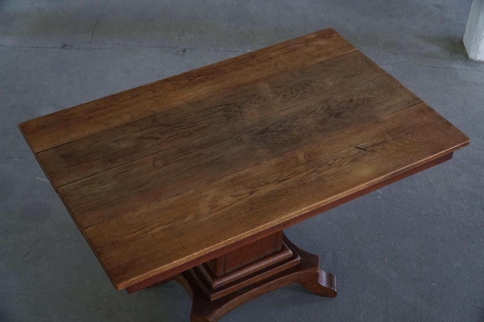 photo vinterior Scandinavian Modern, Danish Art Deco Table In Oak, Denmark, 1930s–1940s