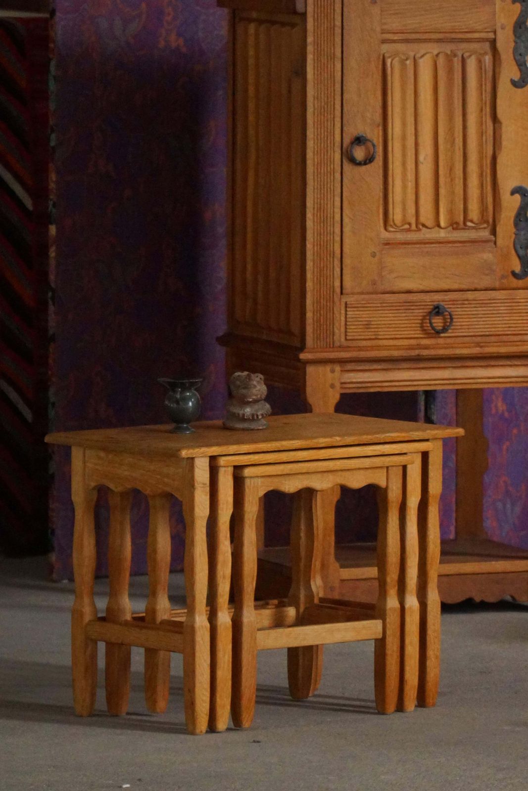 photo furniture Mid Century, Set Of 3 Nesting Tables In Oak Made By A Danish Cabinetmaker, 1960s