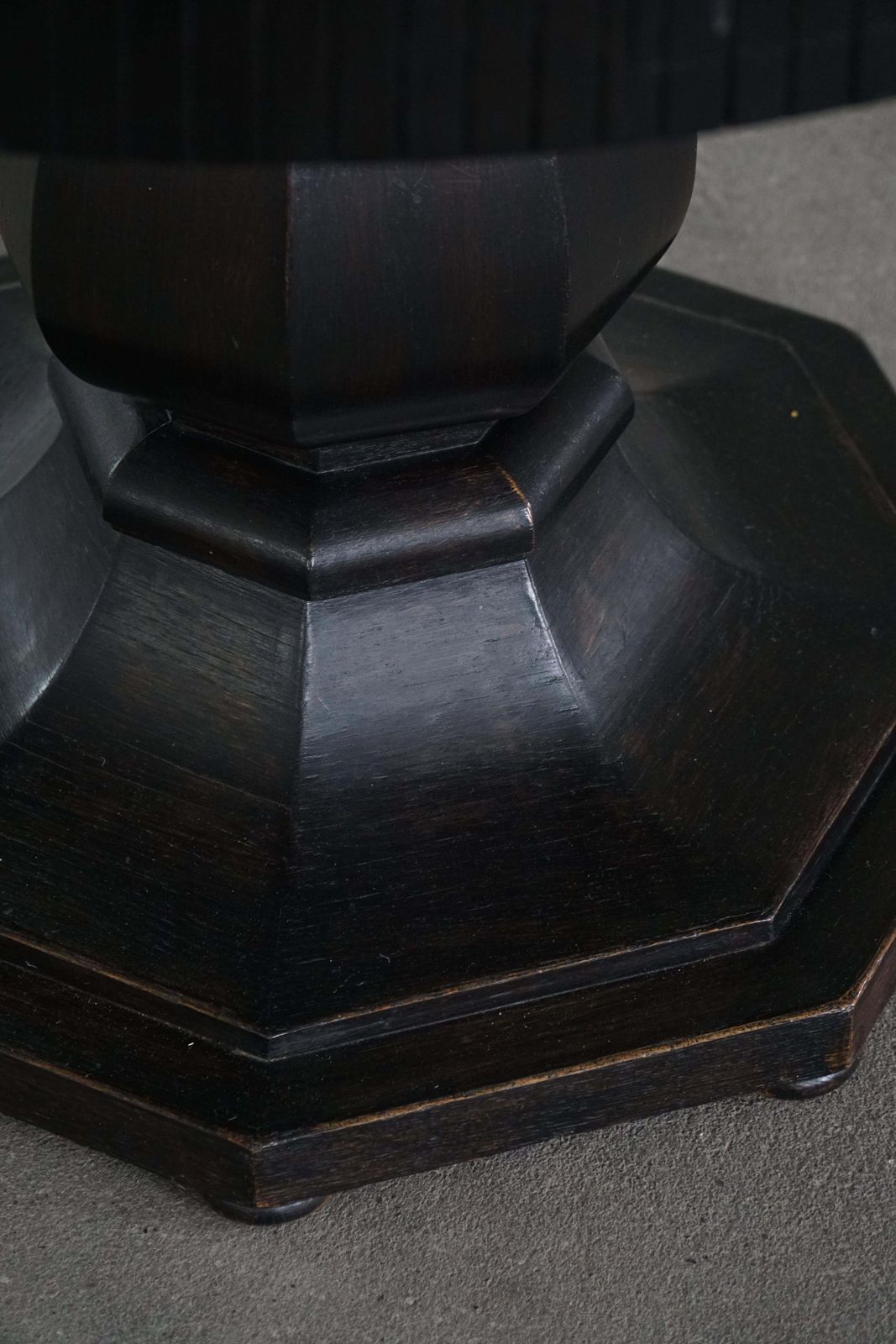 photo vinterior Round Danish Art Deco Dining / Console Table In Ebonized Oak, Early 20th Century