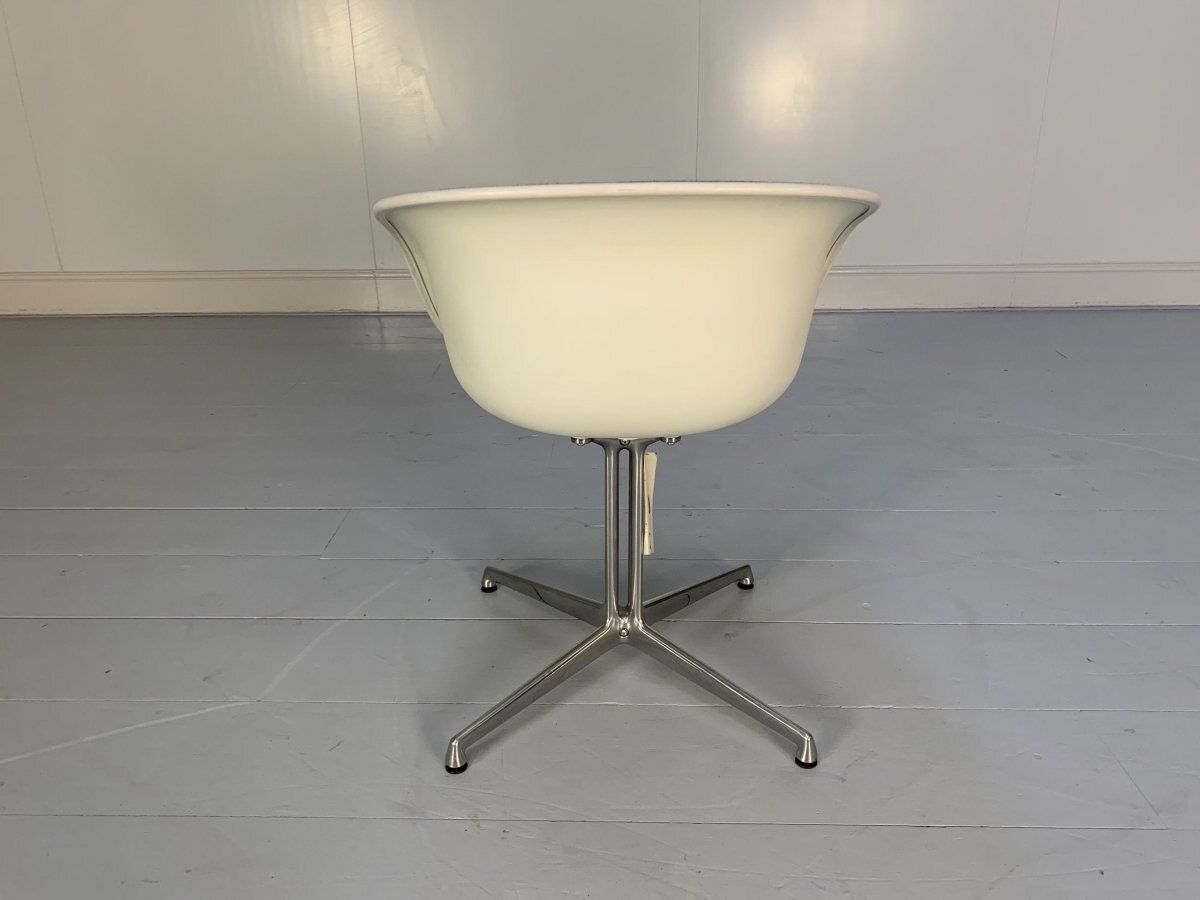 Vitra La Fonda Eames Chair & Marble Table   In Black Hopsack photo vinterior