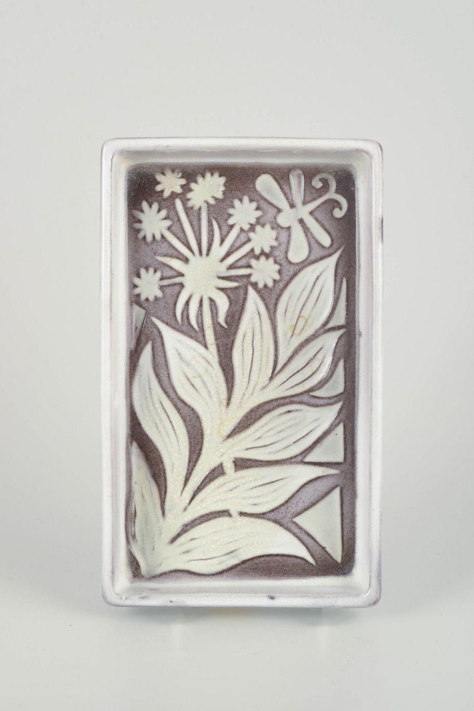 Plat/plateau en céramique Mari Simmulson pour Upsala Ekeby, motif floral et insectes. photo furniture