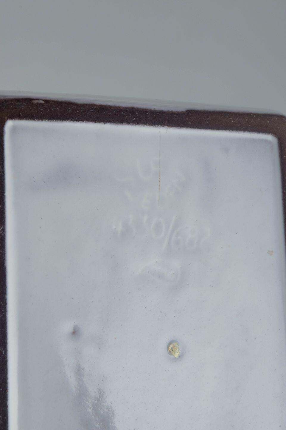 Plat/plateau en céramique Mari Simmulson pour Upsala Ekeby, motif floral et insectes. photo for sale