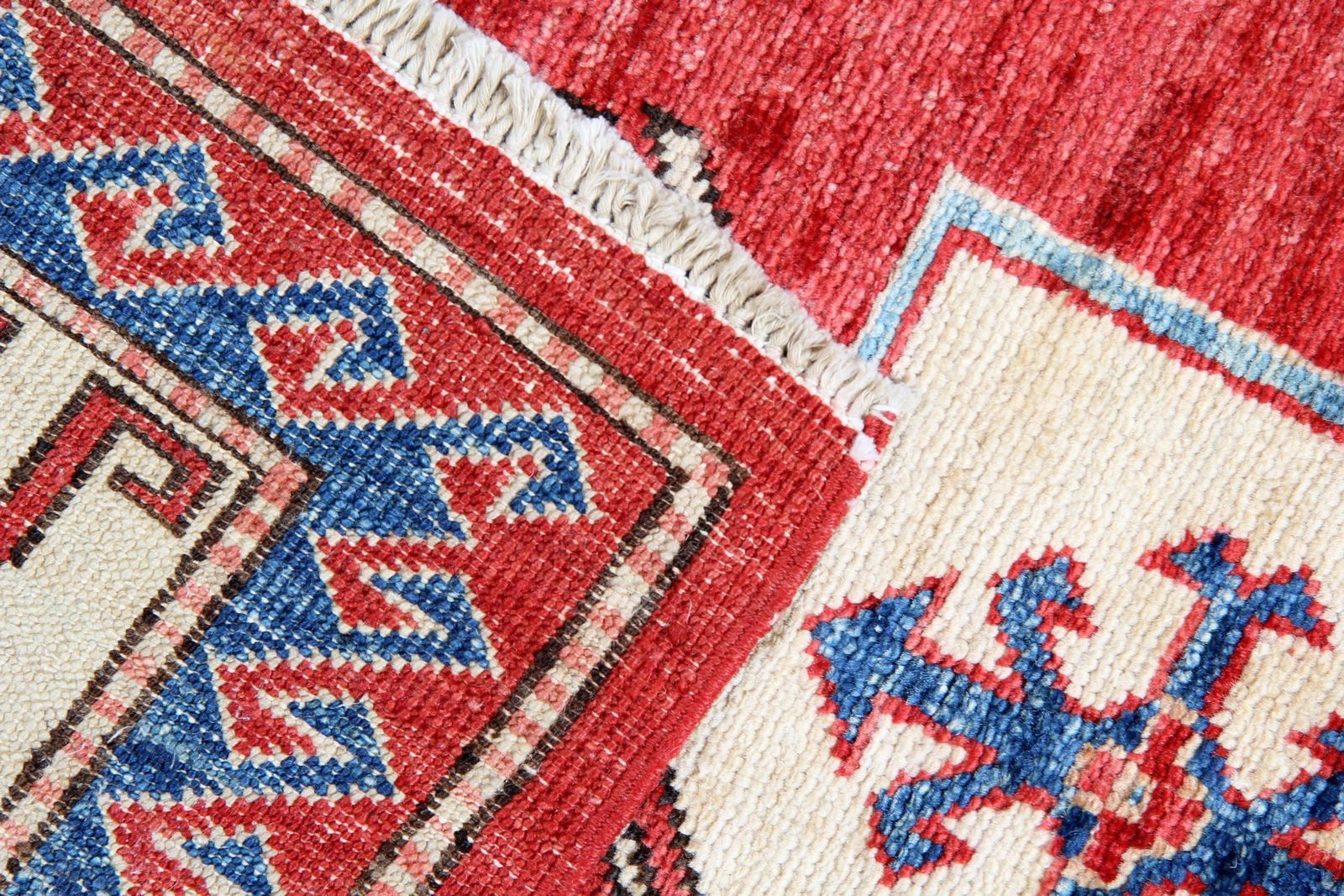 Tapis Kazak, tapis géométrique rouge au motif de paon, rustique et primitif photo 2950.0
