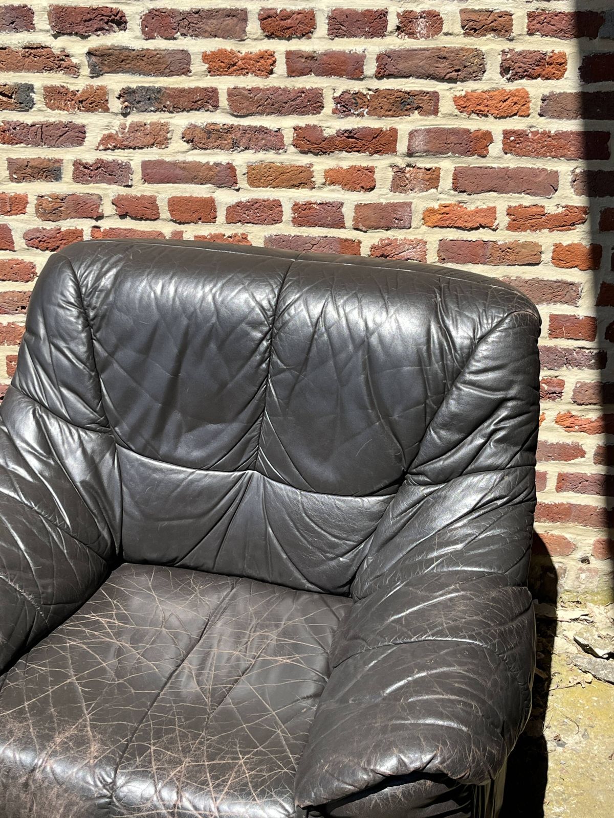 photo vintage Paar fauteuils van gepatineerd leer