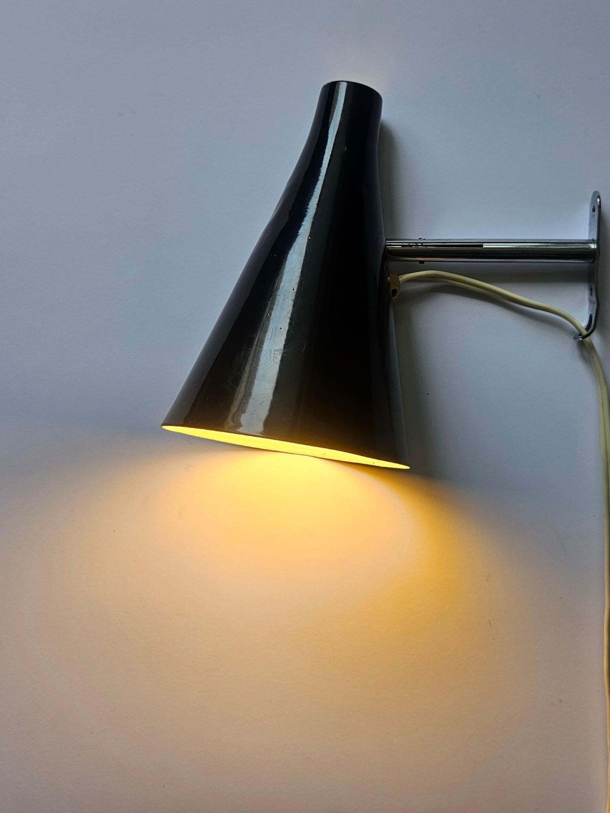 Rare applique murale mid-century noire réglable dans le style de Stilnovo, Lidokov, années 1960 photo Luminaires