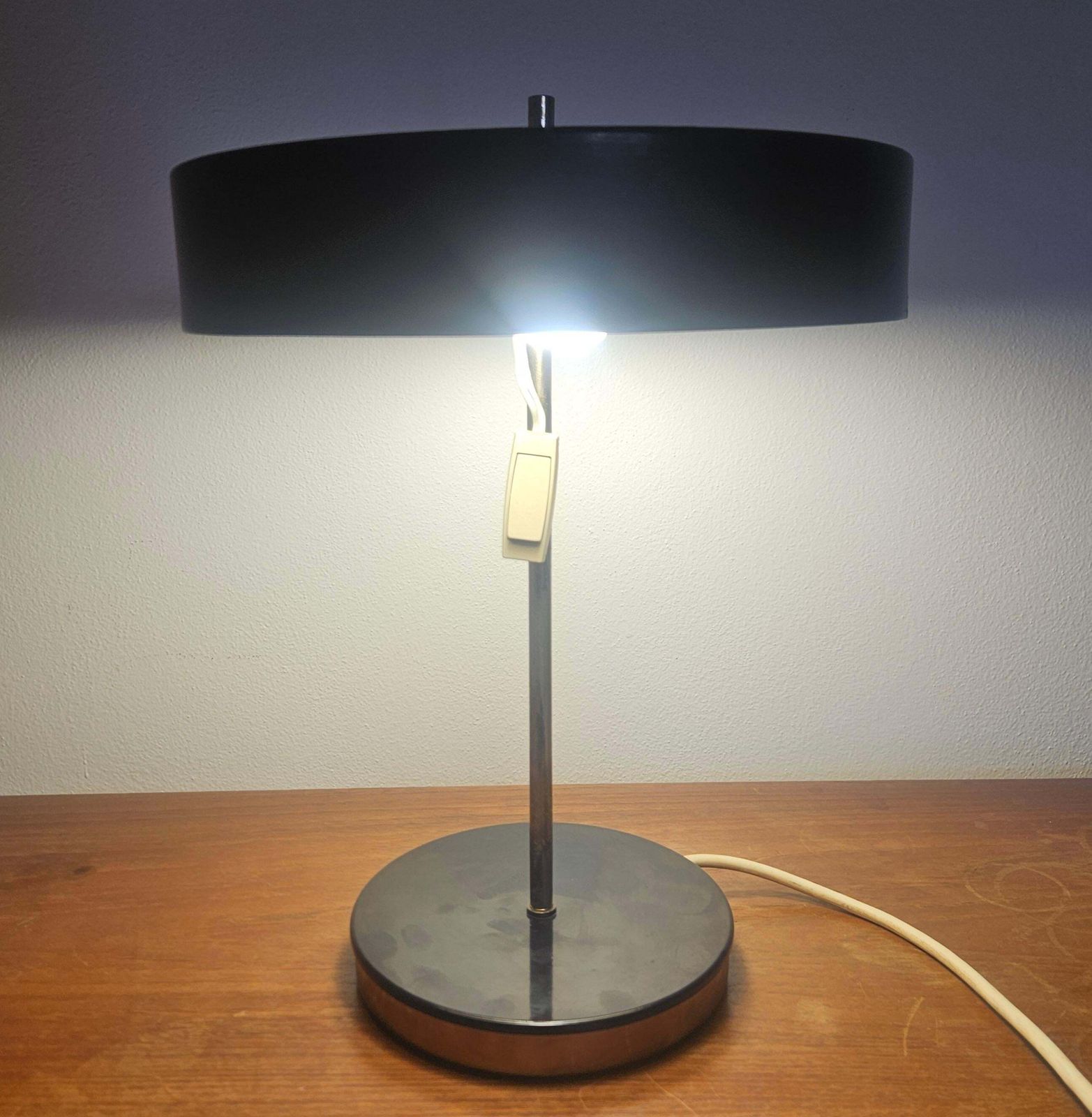 photo furniture Zeldzame mid-century tafellamp – Kamenický Šenov, jaren 1970