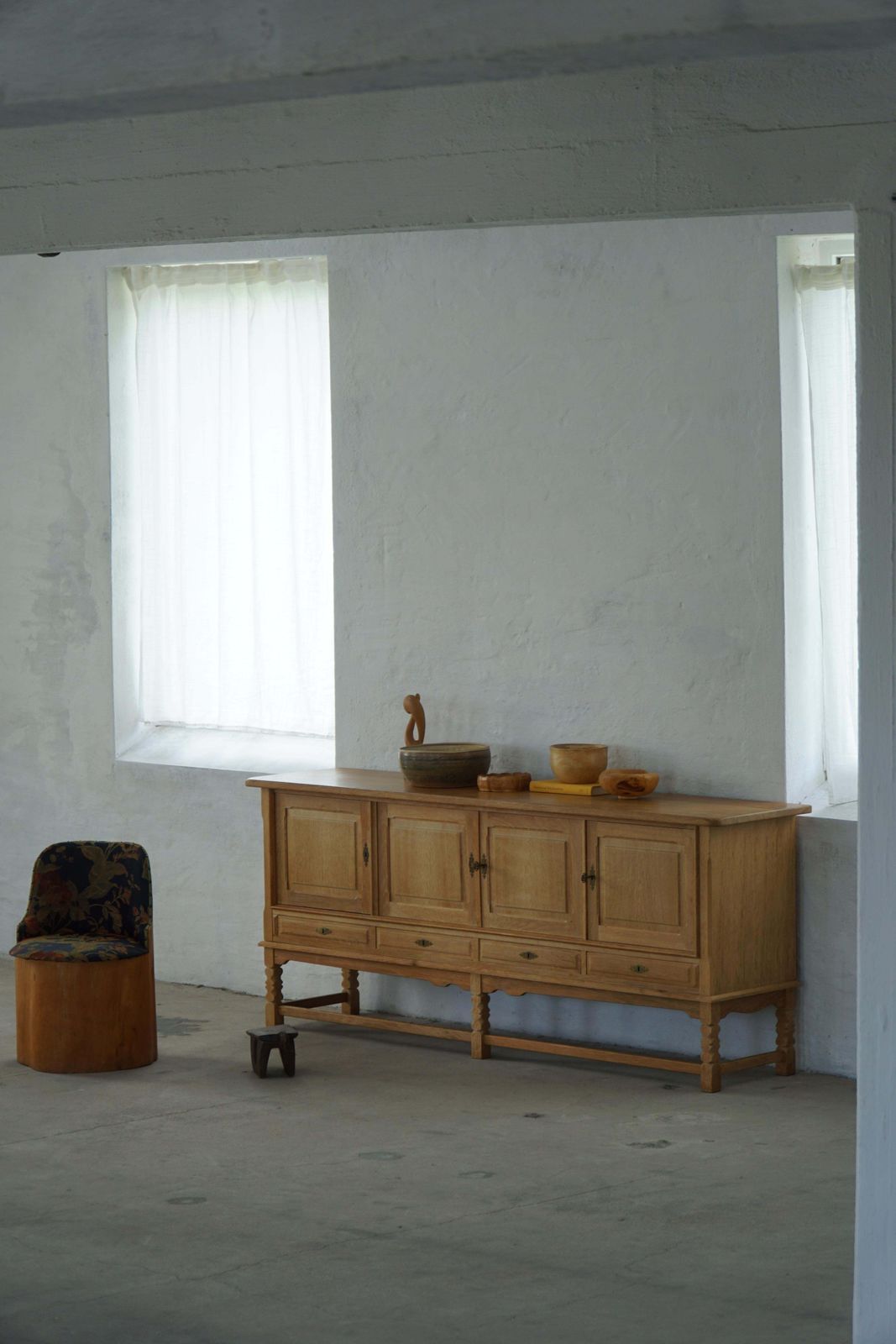 photo vinterior Low Brutalist Sideboard In Oak, Danish Mid Century, Henning Kjærnulf, 1960s